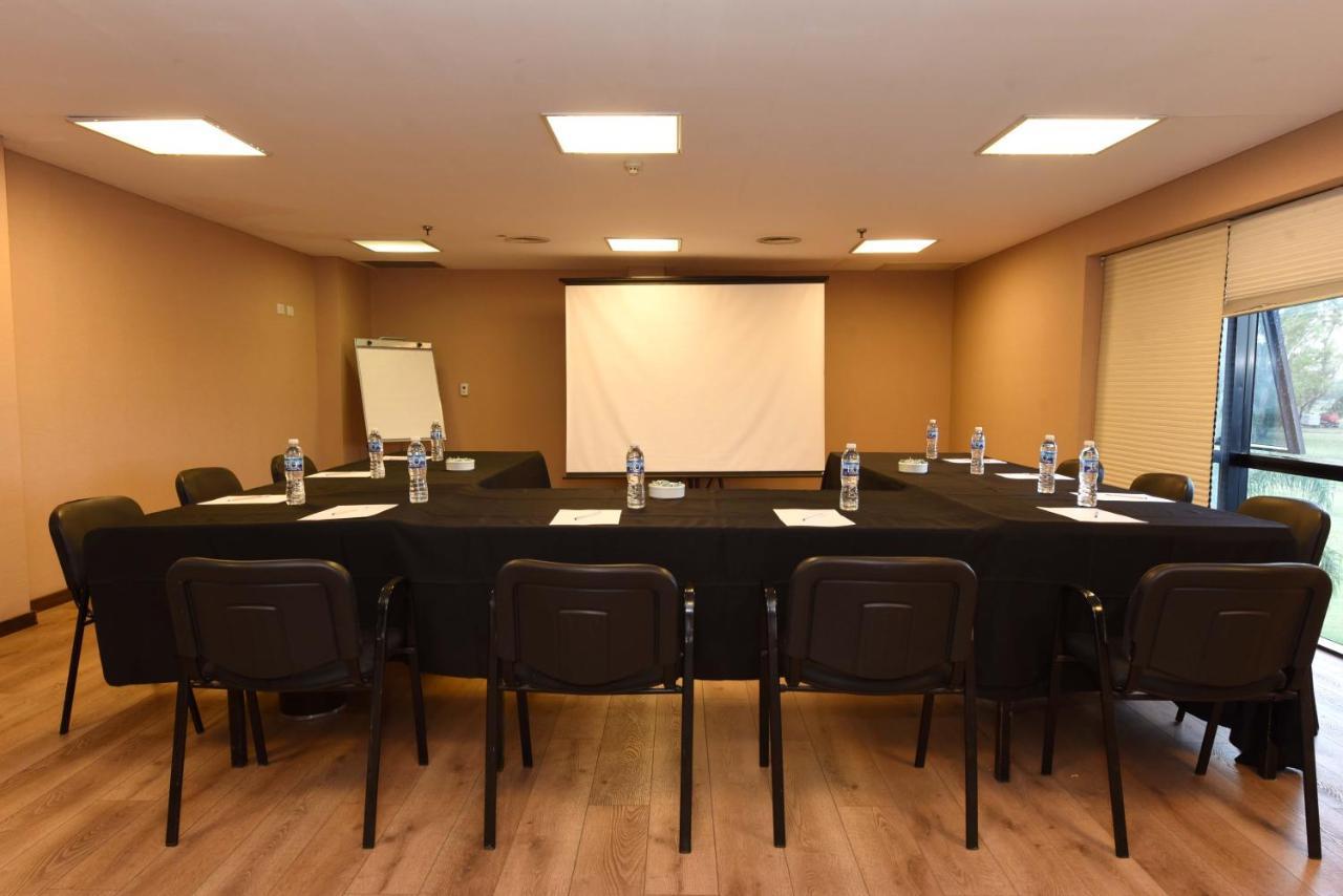 Howard Johnson Resort & Convention Center Ezeiza Exterior foto